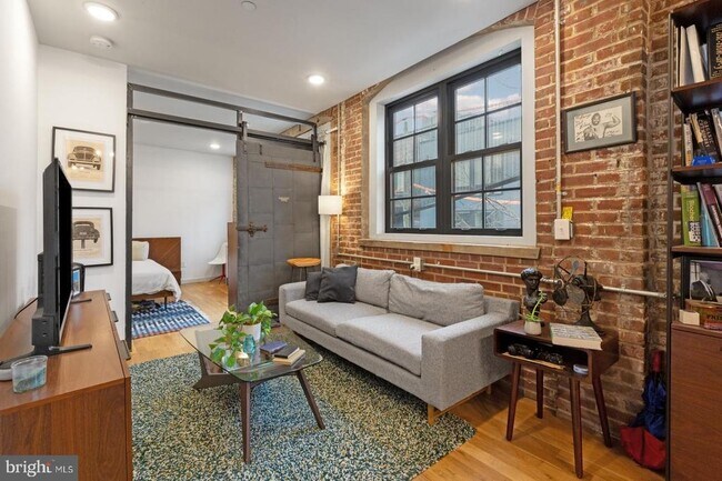 Building Photo - 1737 N Howard St