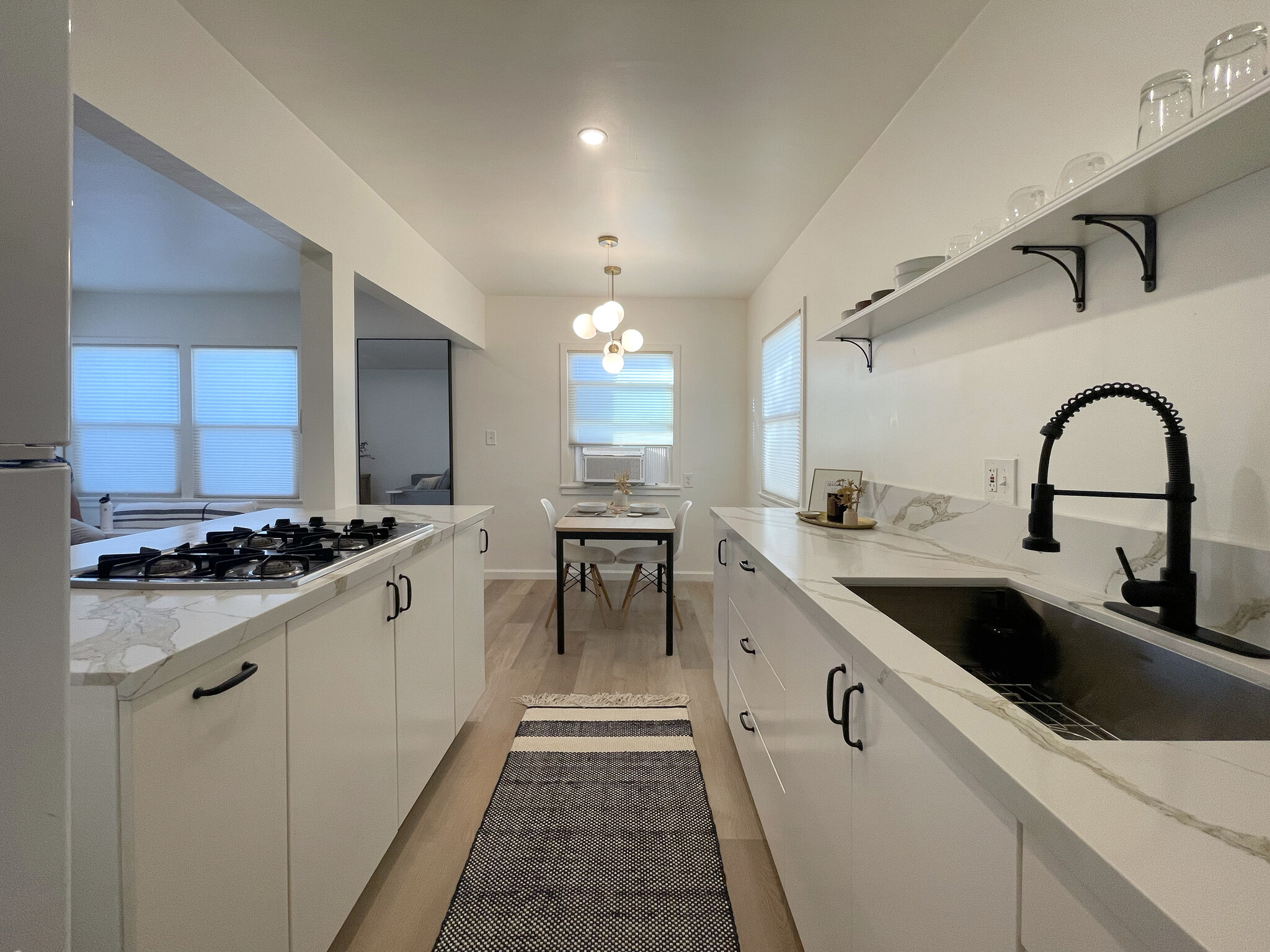 Building Photo - 813 W Beach Ave