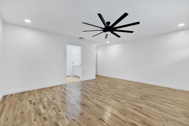 Building Photo - Charming 3/2 in Scenic Helotes, TX