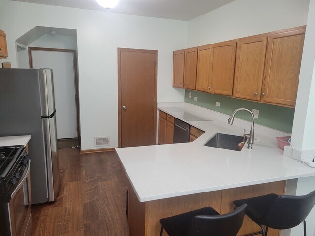 Building Photo - 8525 Sawyer Ct