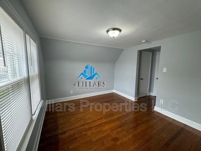Building Photo - 1715 Parkview Ave