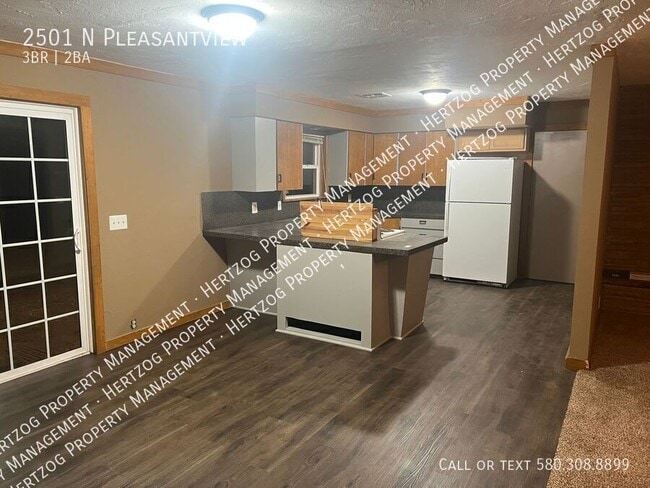 Building Photo - 2501 N Pleasantview-