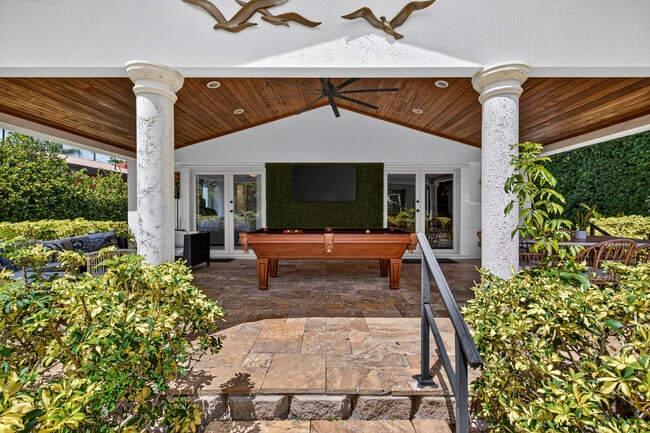 Building Photo - 510 NE 8th Ave