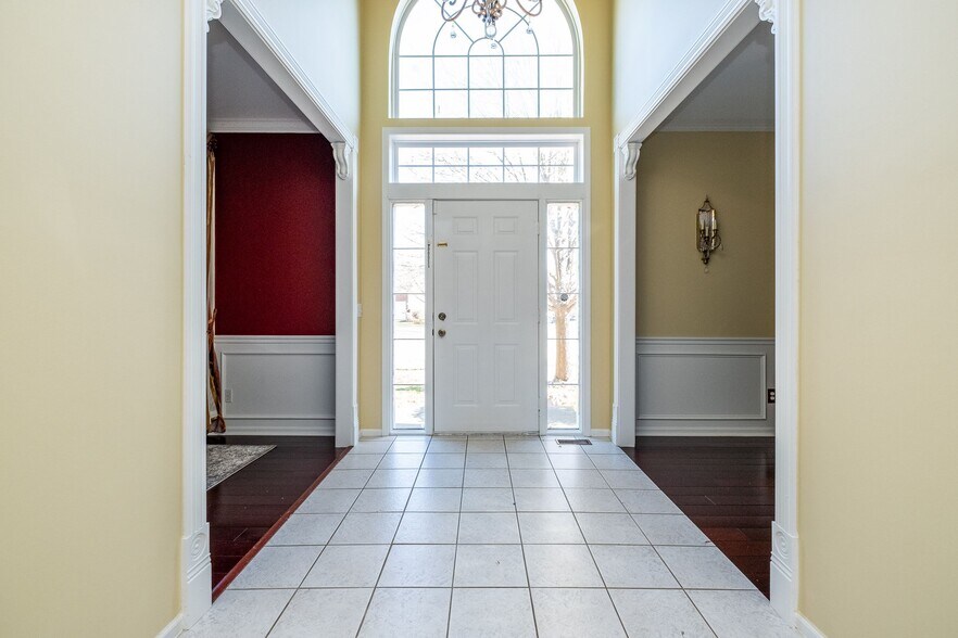 Building Photo - 466 Ivy Ln