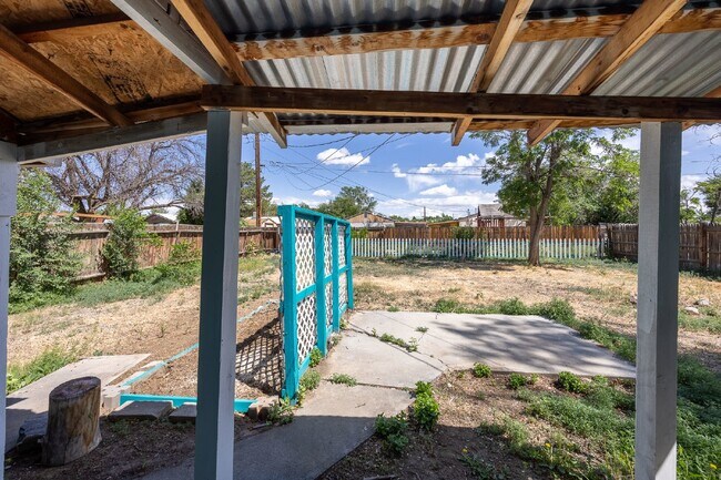 Building Photo - Charming 2-Bedroom Home in Aztec, NM - Per...