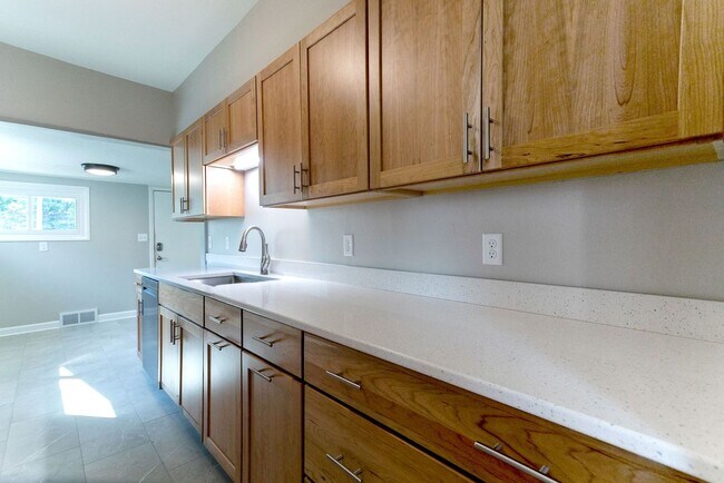 Building Photo - Updated 5 bedroom 2 bath single family house