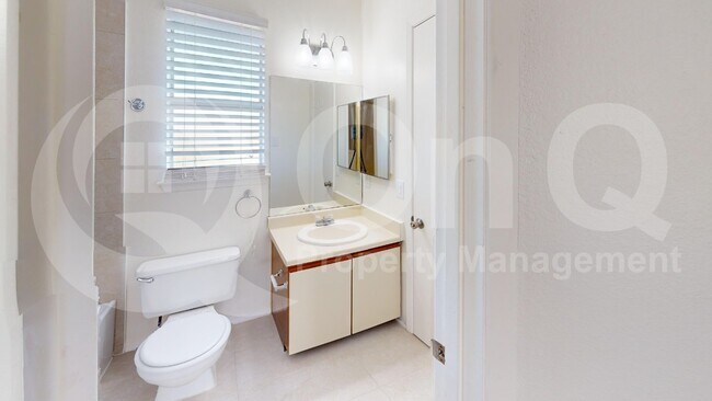 Building Photo - 1015 E Yager Ln