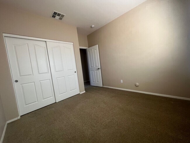 Building Photo - 14551 W Laurel Ln