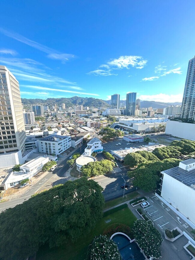 Building Photo - Large 19th Floor Unit with Ocean, City, Mo...