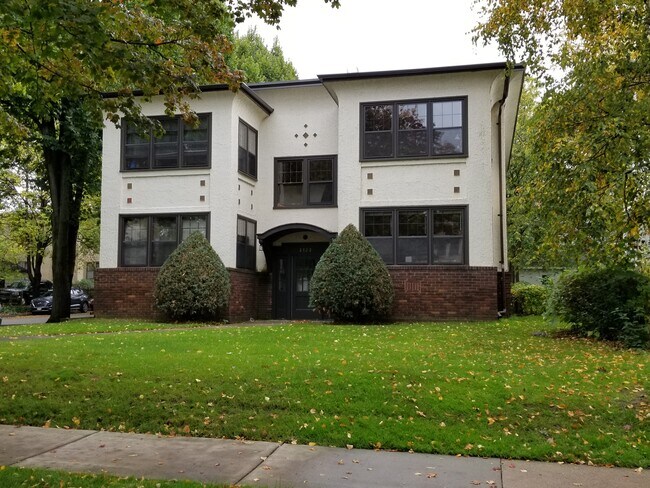 Building Photo - 2122 Dayton Ave