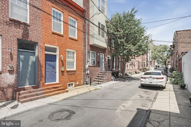 Building Photo - 928 N Bambrey St