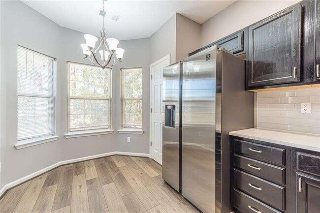 Building Photo - 2716 Lake Park Ridge W