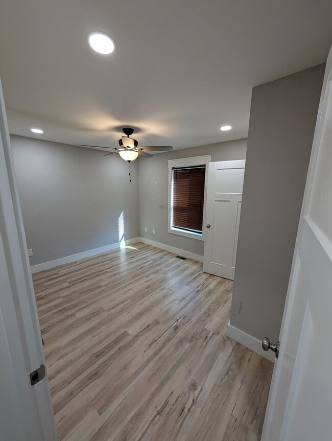 Building Photo - Beautiful home 3 minutes from ETSU!