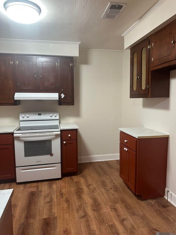 Building Photo - 9161 Meadowood St
