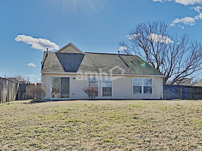 Building Photo - 1002 Mallory Ln