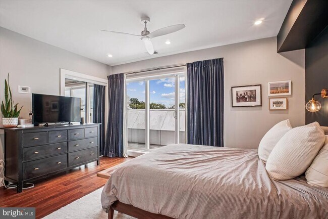 Building Photo - 455 Luray Pl NW