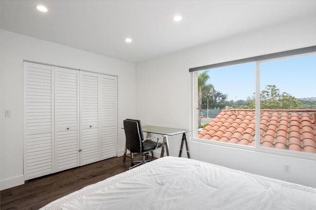 Building Photo - 2-Bed, 2.5 Bath Ocean View Townhome in Alta Mira Carlsbad