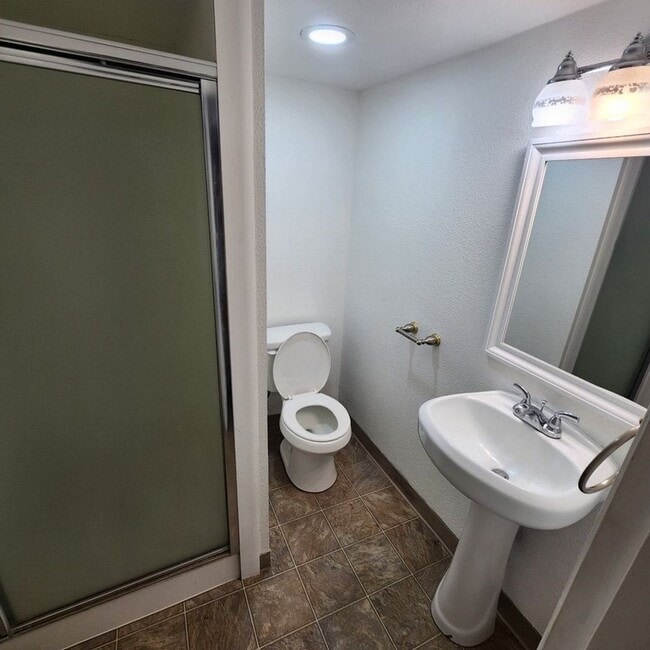 Building Photo - 2108 Laurel