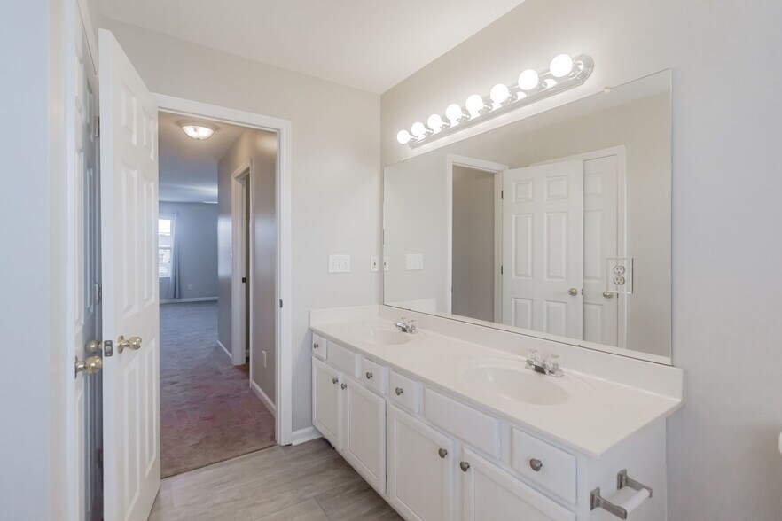 Building Photo - 125 Cloverwood Dr SW