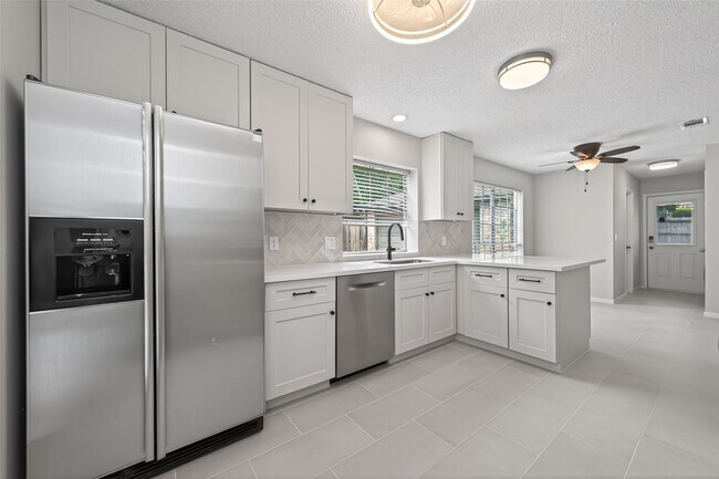 Building Photo - 106 Breezy Point Pl