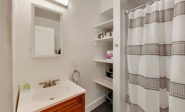 Building Photo - 3248 S Paulina St