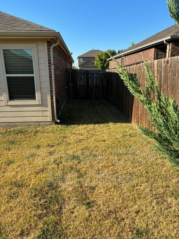 Building Photo - 1904 Meadow Crest Dr