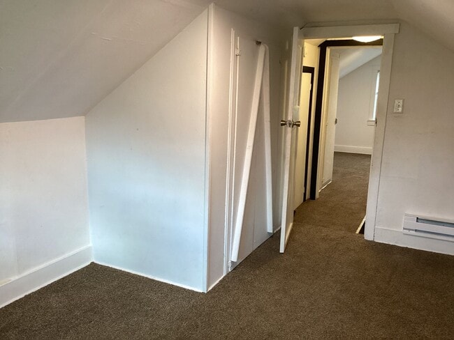 Building Photo - Charming House in the Country