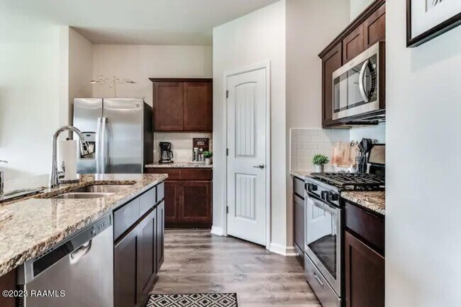 Building Photo - 406 Starlight Dr