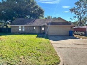 Building Photo - 411 Hickory Rd