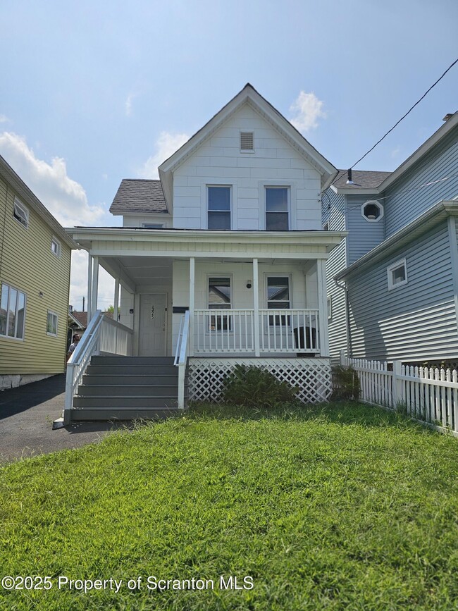 Building Photo - 325 Ferdinand St