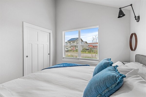 Building Photo - 303 Gangnes Dr