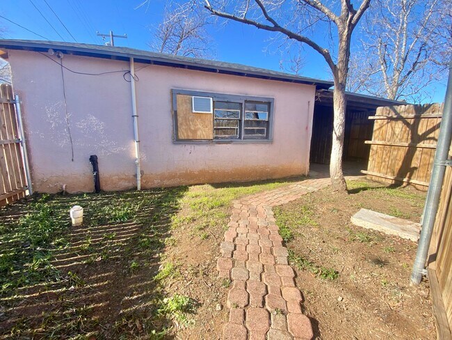 Building Photo - 2205 28th St