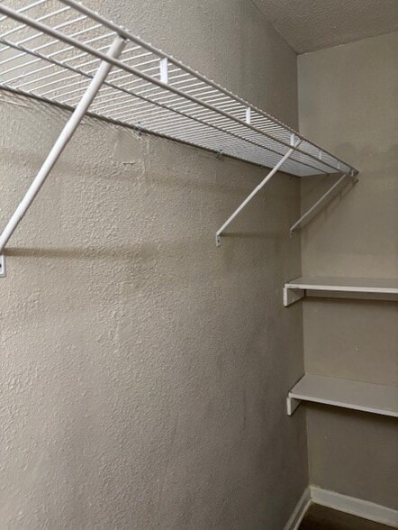 Building Photo - 519 W Orchid Ave