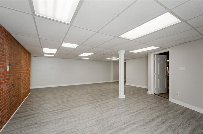 Building Photo - 150 Karina Pl
