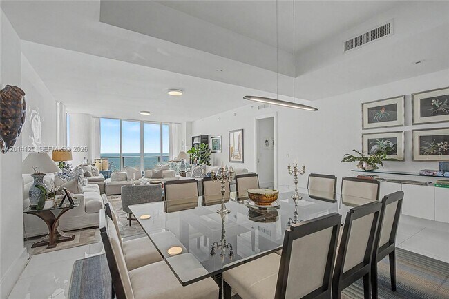 Building Photo - 2627 S Bayshore Dr