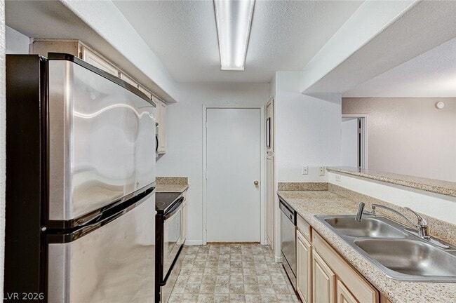 Building Photo - 555 E Silverado Ranch Blvd