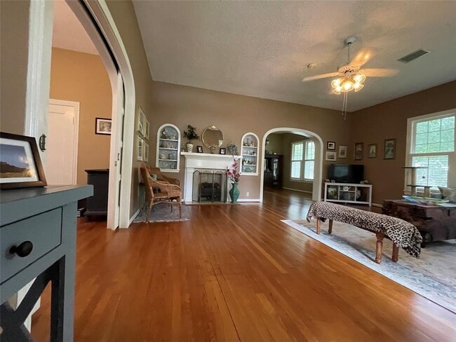 Building Photo - 801 Hudgins St