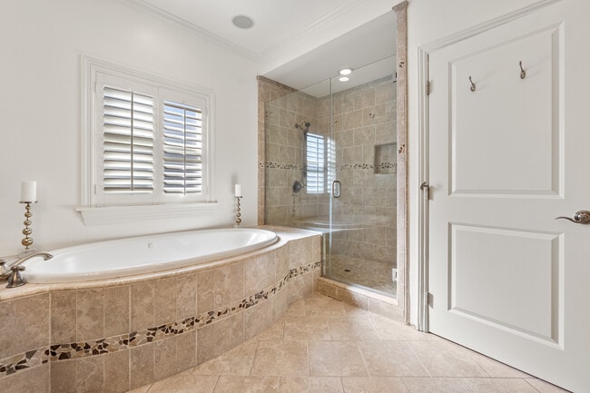 Building Photo - 1077 10th St