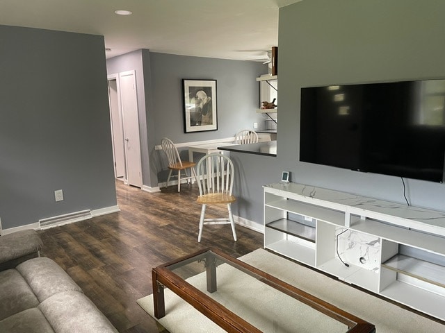 Building Photo - 627 Docs Ln