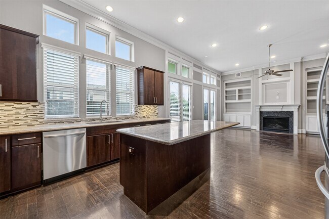 Building Photo - 10917 Upland Park