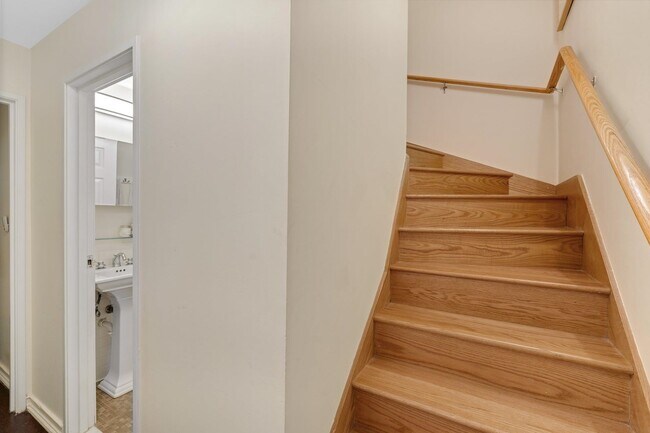 Building Photo - 1110 Clinton St