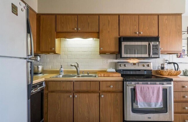 Building Photo - 2Bd/1Ba Condo