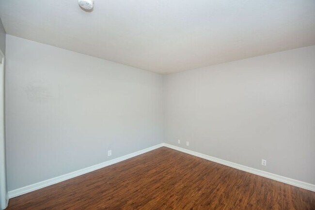 Building Photo - Walk to the Beach