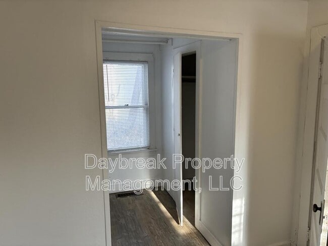 Building Photo - 6 11th St S