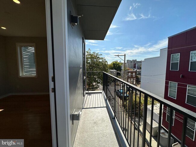 Building Photo - 914 W Susquehanna Ave