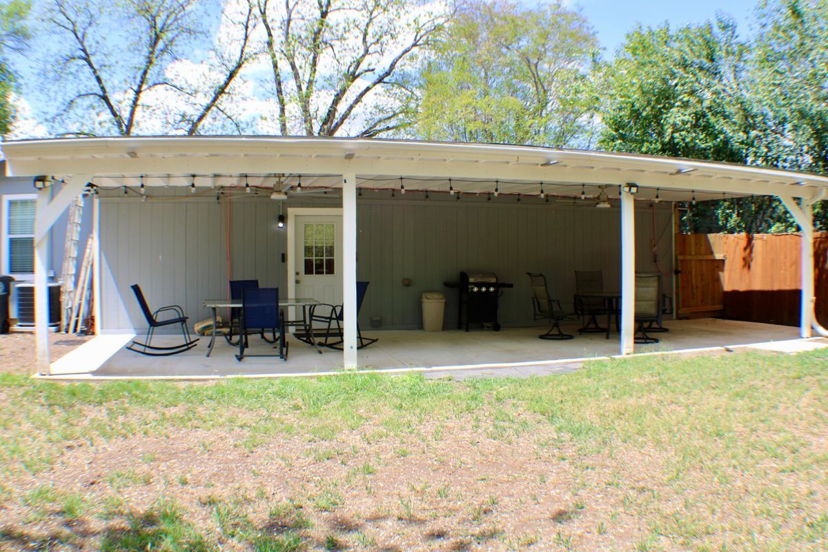 Building Photo - 1141 Katy St