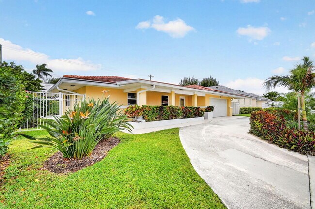 Building Photo - 1221 Singer Dr