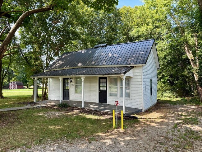 Building Photo - 2BR/1BA Home in Adairville