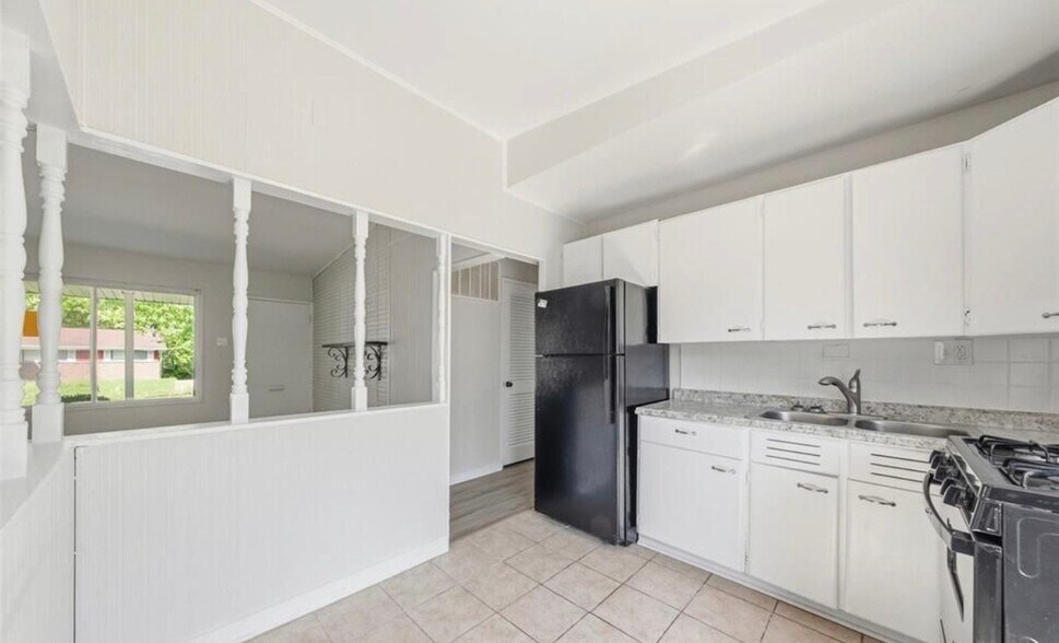 Building Photo - 9828 Omega Dr