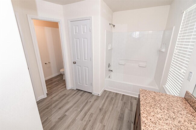 Building Photo - 1014 Cascadera Ct